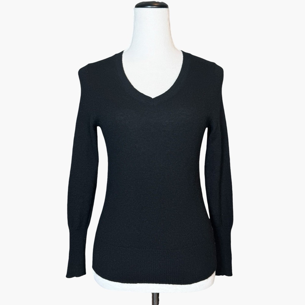 Halogen 100% Cashmere V-Neck Sweater XS Petite Black Quiet Luxury Minimalist
